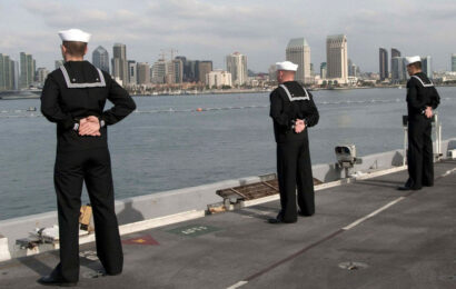 моряки на охране судна